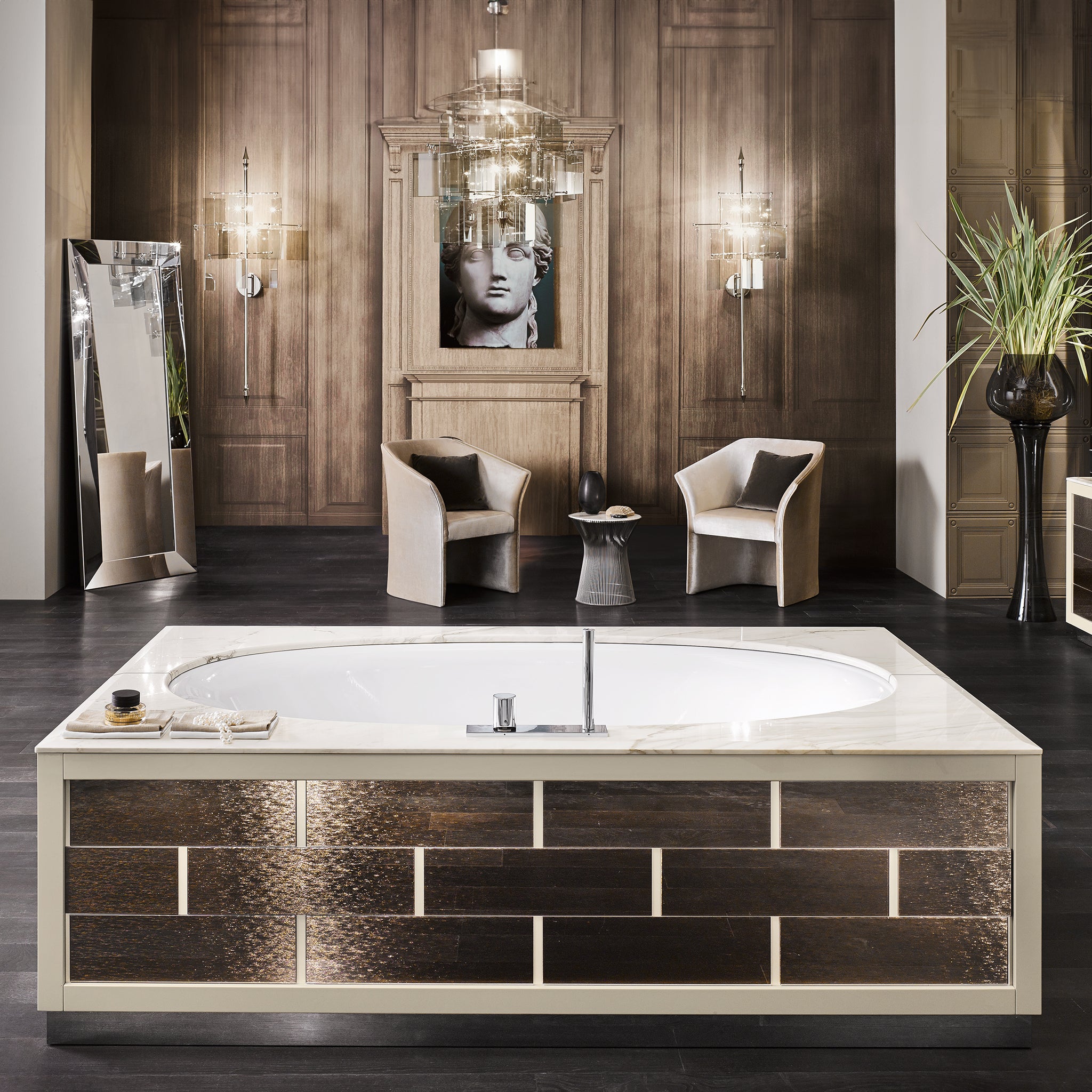 Luxusbadmöbel RITZ Set mit goldenem Crash-Glas und Designer-Waschbecken, luxuriöses italienisches Interieurdesign mit premium Badewanne bei Tiamont. 